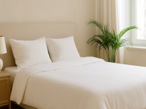 מצעים בהירים לחדר שינה